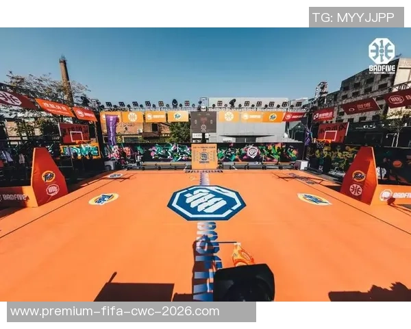 街头篮球风潮来袭时尚与运动完美结合的街拍瞬间